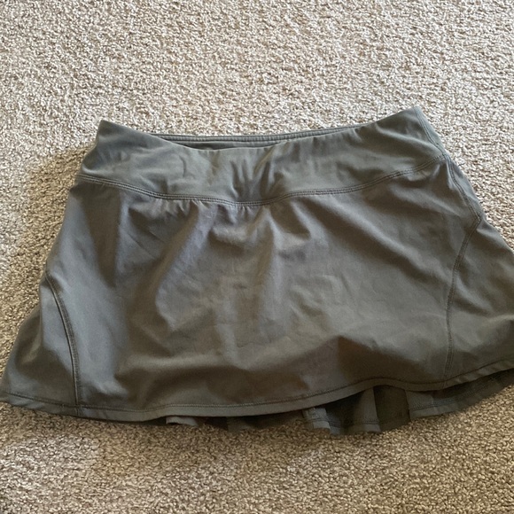 GREYISH GREEN ATHLETIC SKIRT / back zipper / short/ built in shorts - Picture 2 of 4